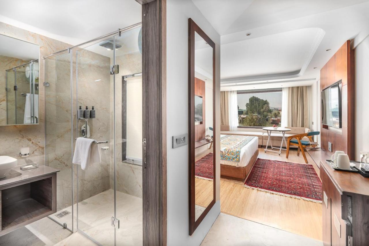 Hotel 11 Boulevard Srīnagar Zewnętrze zdjęcie