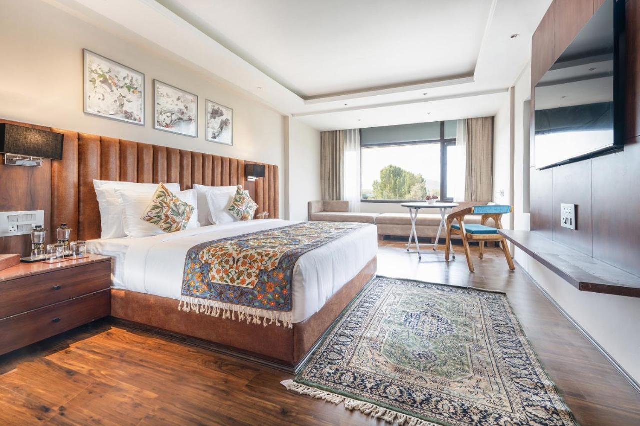 Hotel 11 Boulevard Srīnagar Zewnętrze zdjęcie